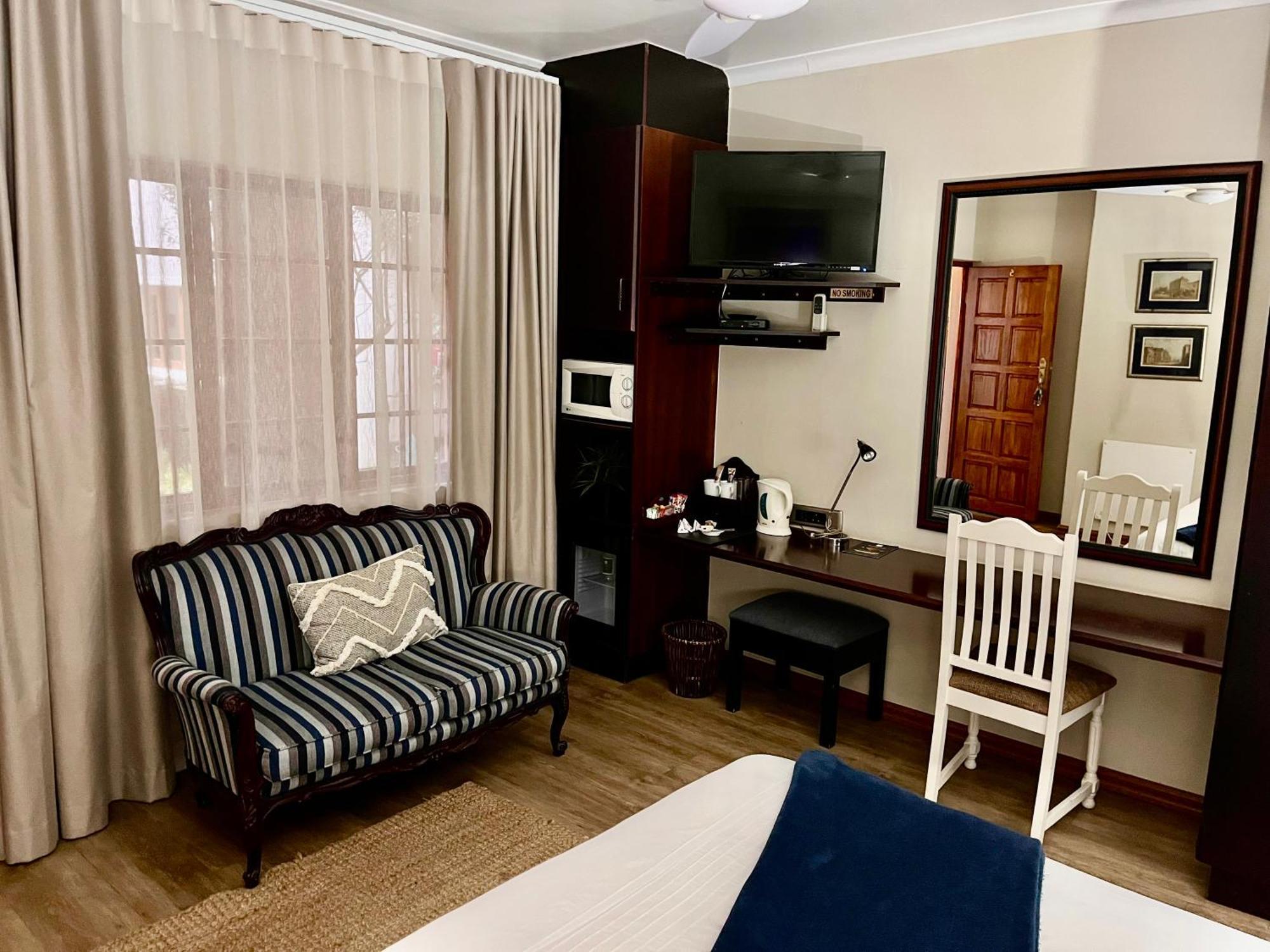 Dunvegan Execu Lodge อีเดนเวล ภายนอก รูปภาพ